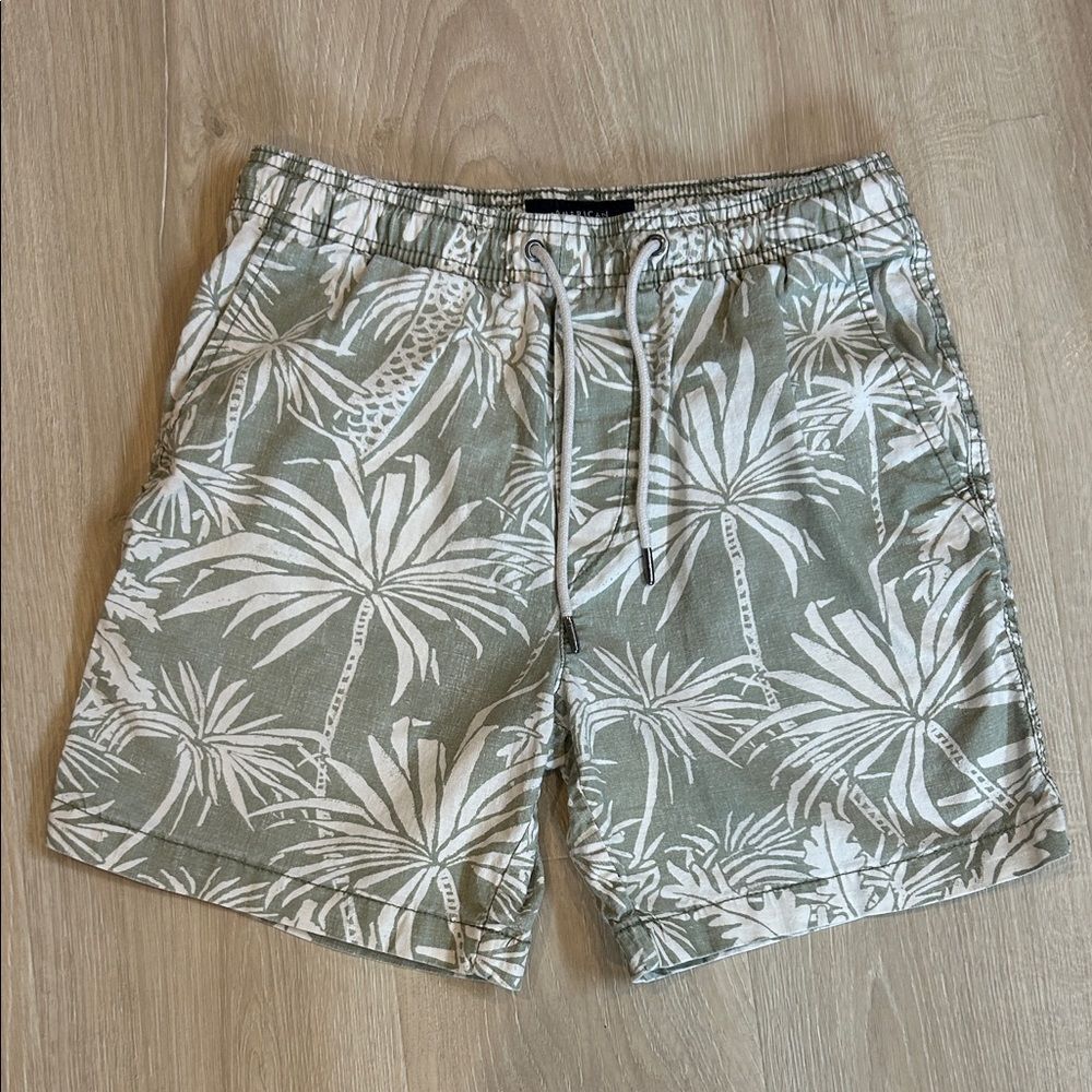 American Eagle Olive Palm Tree Print Men’s Shorts, Size XS